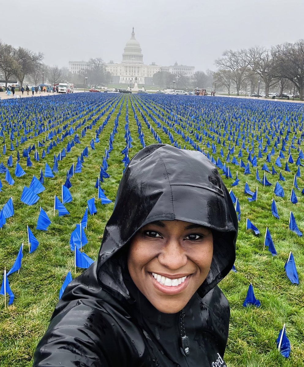 Great day 1 of the United in Blue flag installation💙 Each flag represents 1 of 27,400 people in US age 20-49 who will be diagnosed w/ #colorectalcancer by 2030 Here in DC this week to advocate for more research, treatments, funding…lives saved @FightCRC #crc #prioritizeCRC 💪🏾