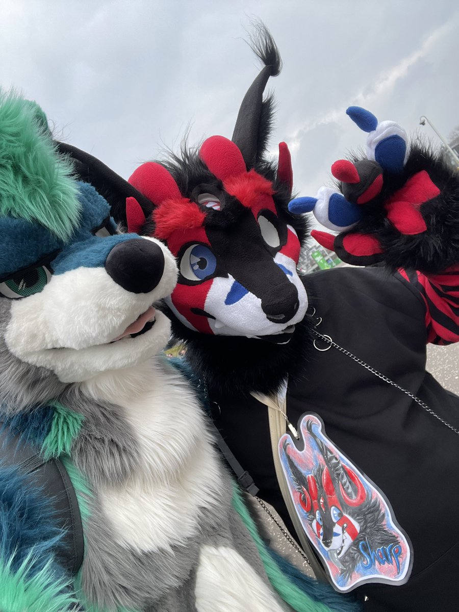 Had a fun time at ACME today 😁 gonna head back tomorrow!

Look at these floofs!!

<a href="/IrnBrueyBnuuy/">Bruey</a> 
@OsmoMedelwyr 
<a href="/UFennix/">FennixB</a> 
<a href="/HoundySharp/">Sharp 🏳️‍🌈🏴󠁧󠁢󠁳󠁣󠁴󠁿</a>