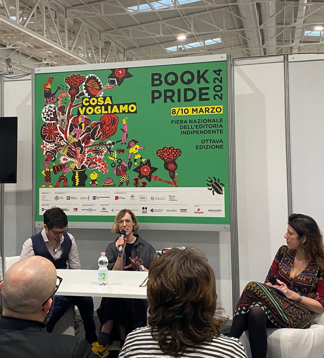 mastereditoria's tweet photo. Venerdì 8 marzo è iniziata l'ottava edizione di Book Pride! Noi studenti  non ci abbiamo pensato due volte, correndo a visitare gli stand, a partecipare agli eventi ed a respirare l'atmosfera dell'editoria indipendente italiana!
#mastereditoria #bookpride #editoria #libri https://t.co/9wsNlY1qQF