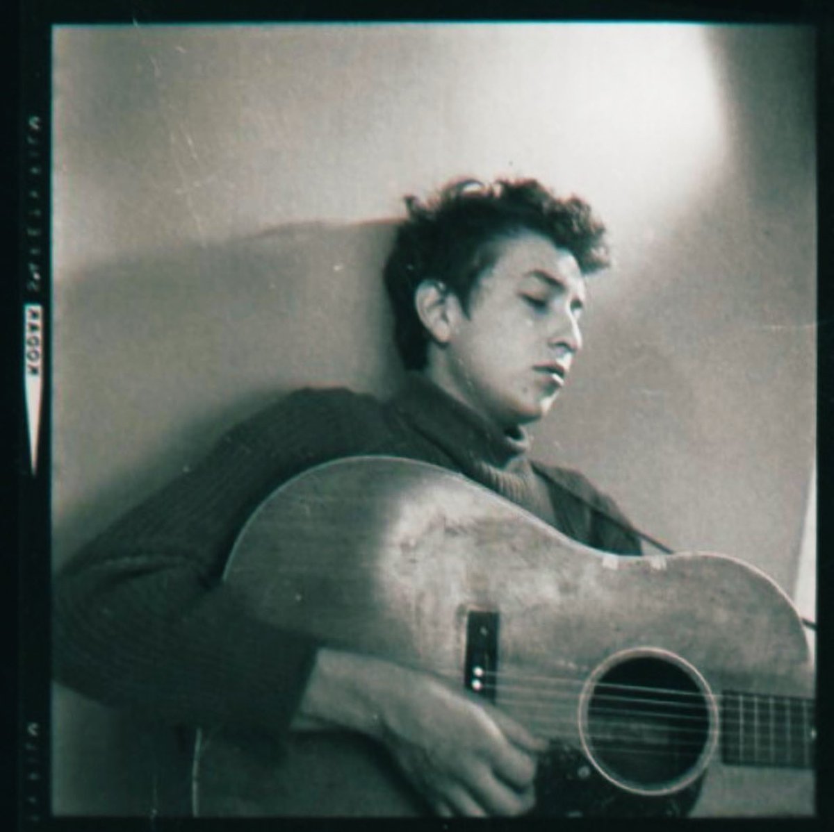 Bob Dylan poses for what may be his earliest professional photo shoot, St. Paul, Minnesota, 1960. 📸: Deanna Harris Hoffman. #BobDylan #Dylan