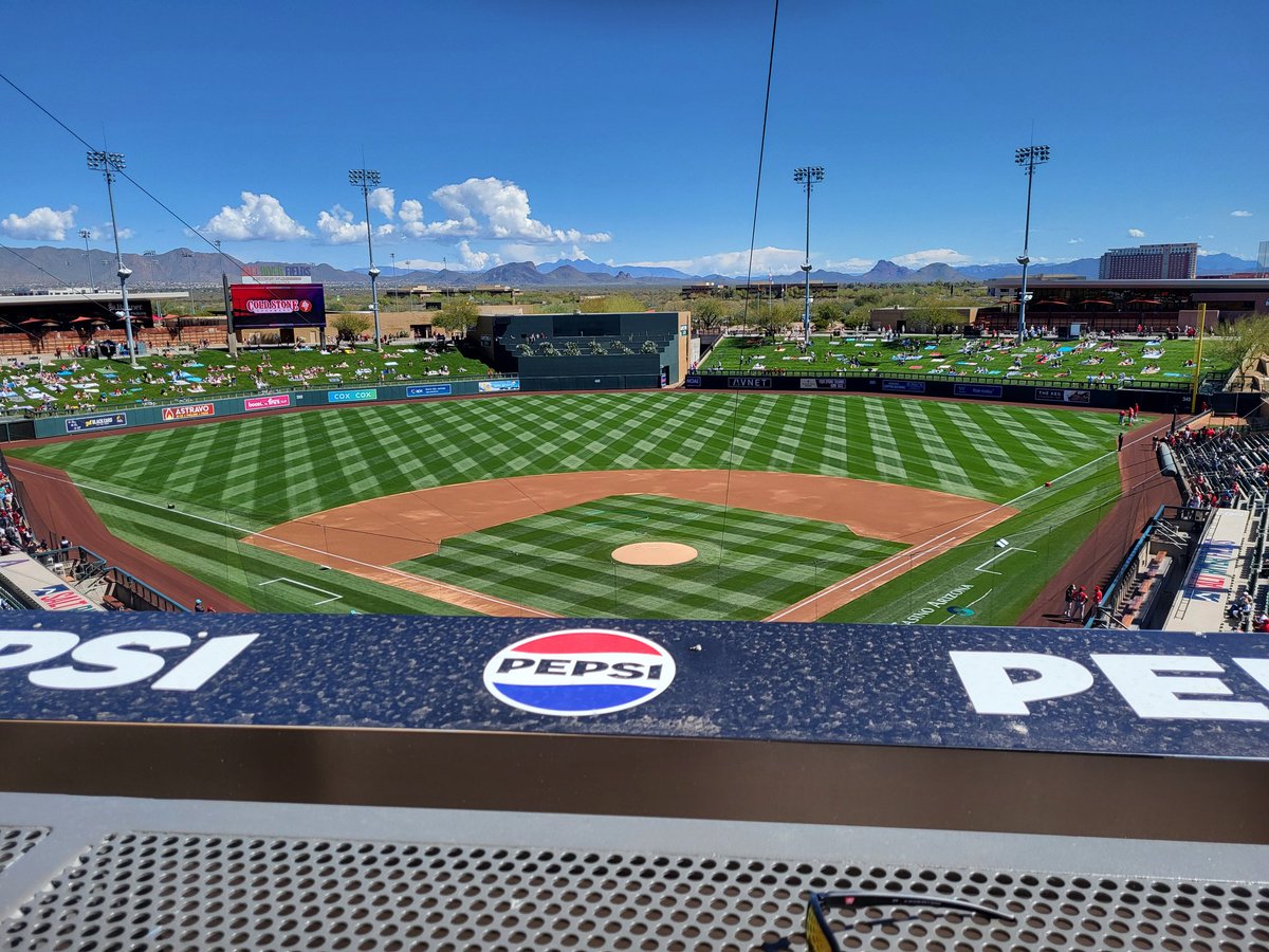 hilbert_jack's tweet photo. @diamonddiehards hitting my 1st spring training this year. At salt river fields, Scottsdale az. 78 degrees.  Sunny,  blue skies.  Dbacks vs the reds. Boomer Hilbert reporting https://t.co/79kZ6uka2F