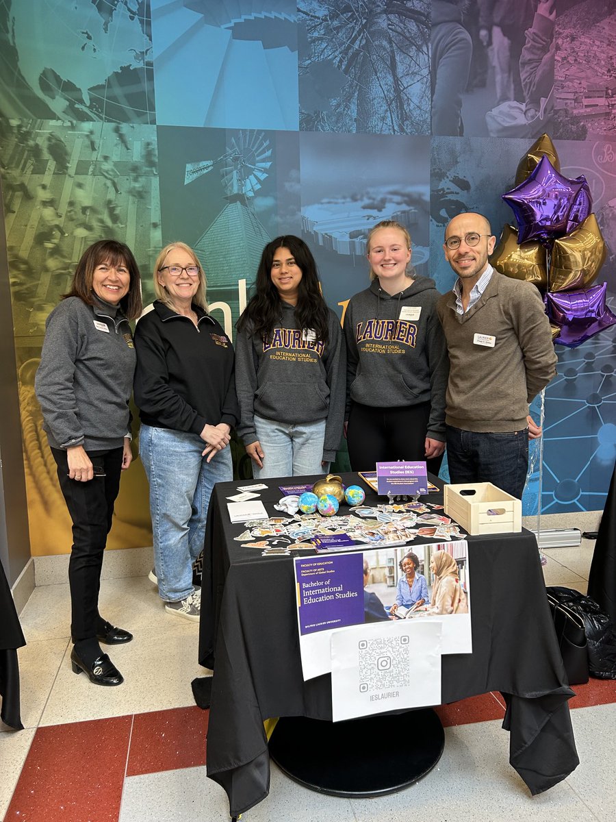 Exciting Open House Day ⁦@Laurier⁩ sharing information about our ⁦@LaurierEdu⁩ programs. Thanks to student volunteers and faculty!