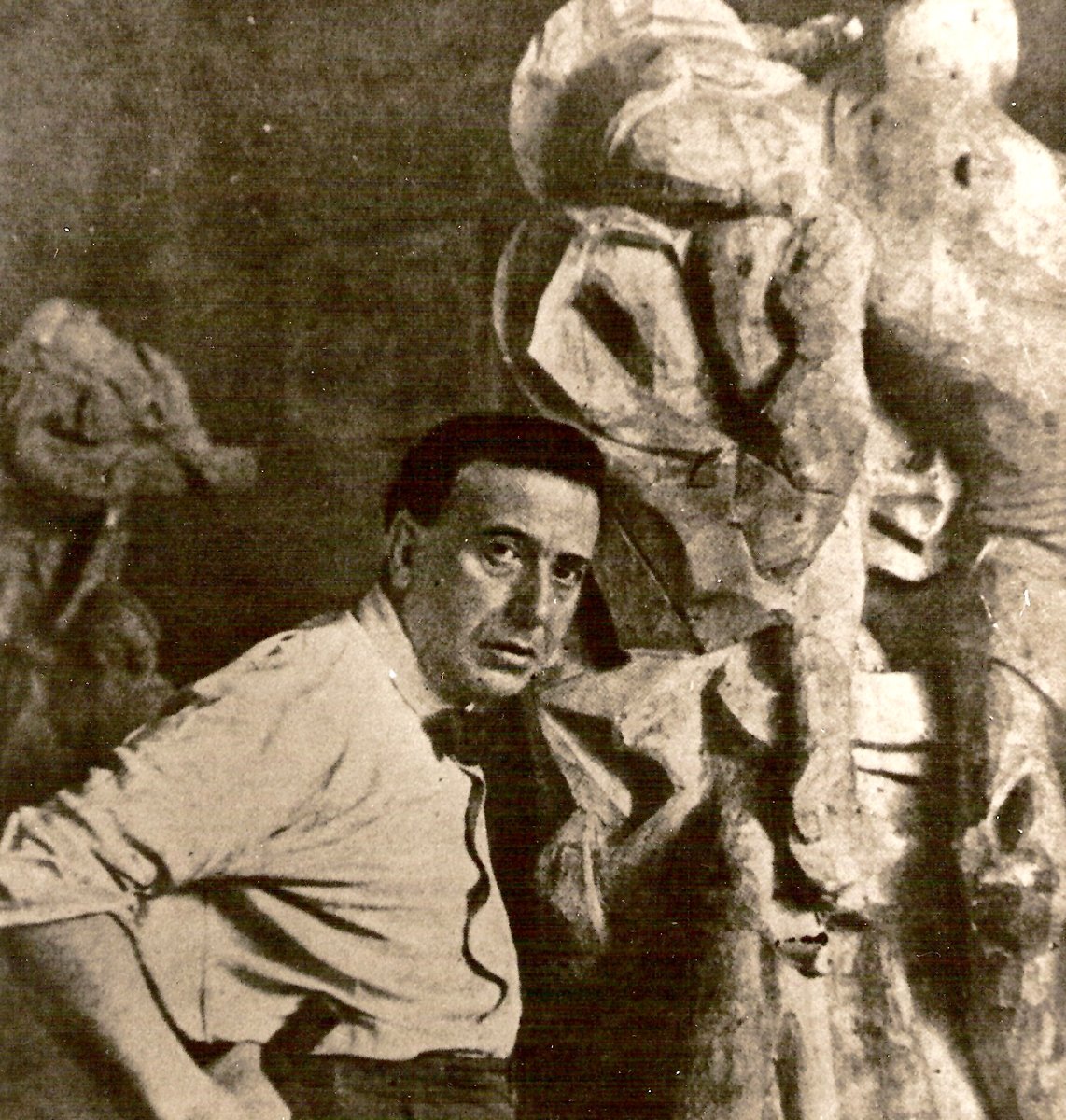 Hoy se cumplen 60 años del fallecimiento de José Capuz, el escultor que renovó la escultura procesional y al que tanto debemos los marrajos en general y nuestra agrupación en particular.