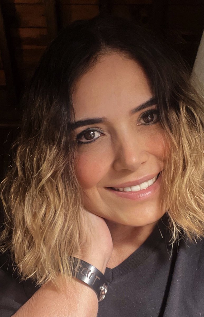 tanialibertad01's tweet photo. Buen fin de semana y abrazos para ustedes 💜🤗🥰 https://t.co/dJ2FAWeoDB