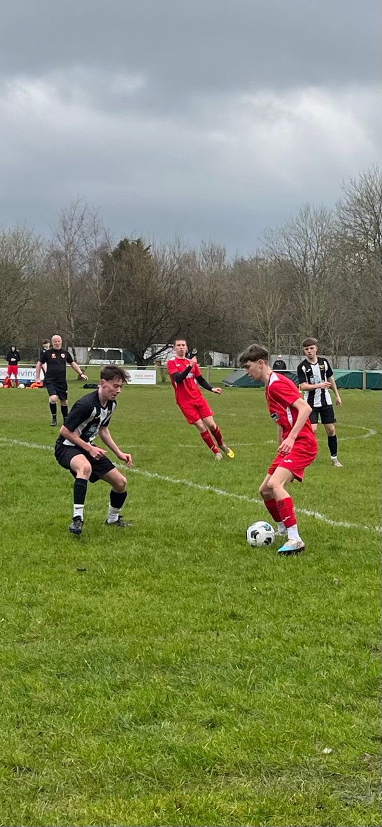 Pantegafc16s's tweet photo. We are through to the @GwentCountyFA U16’s cup final! 

Tough battle v last seasons @TorfaenLeague champions New Inn 16’s. 
We edge it 1-0 with winning goal scored by Ethan B. ⚽️
Well done boys, so proud of you all! ⚫️⚪️
Thank you to New Inn, all the very best for the season guys https://t.co/i19x67lq3U