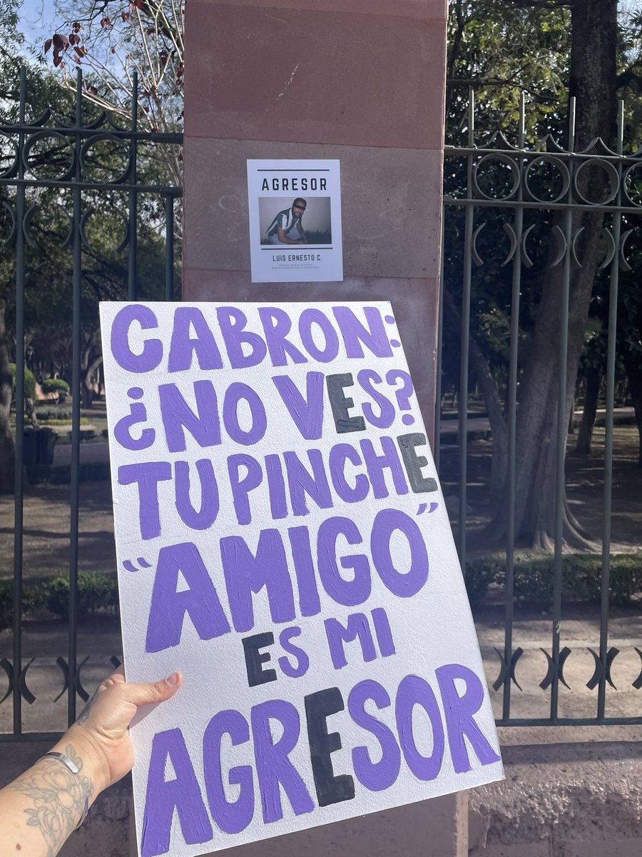 Rodeado de amigos, amigos que no cuestionaron sus agresiones, amigos que decidieron ser neutros ante una situación de agresión física. NO ENCUBRAN, NO HAGAN COMO SI NADA CUANDO SI TODO, ROMPAN EL PACTO.

Los agresores siguen con su vida, las victimas lo revivimos todos los días.