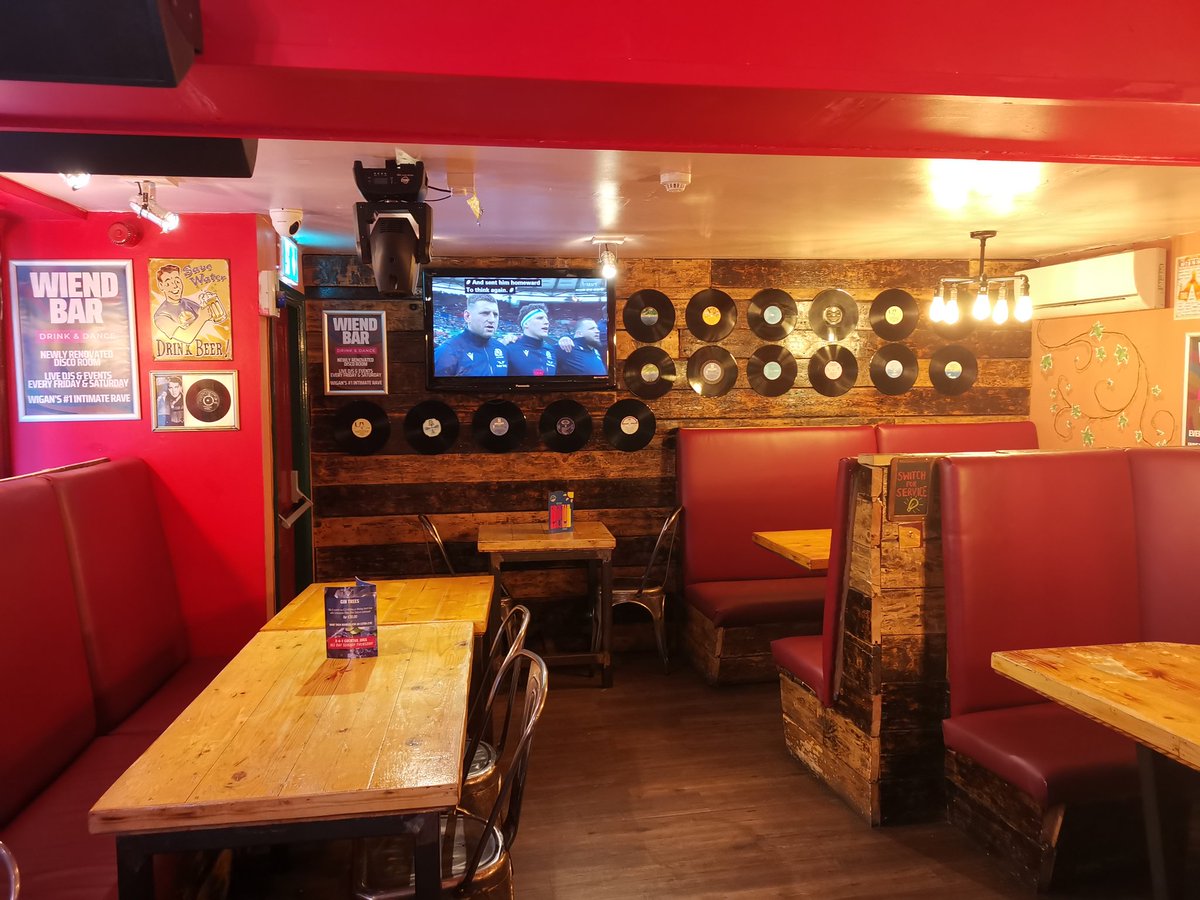 Returned to Wigan for the first time in a while today, good to see things progressing in the town centre. Some good and bad sights on and off the pitch though! 🏚️🏠⚽🍻🏗️