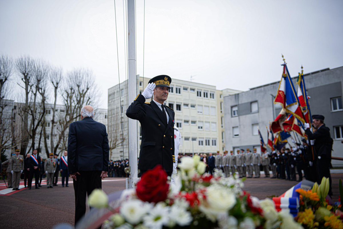 Prefet38's tweet image. #Anniversaire | Louis Laugier @prefet38 a célébré ce jour les 100 ans du #93eRAM, régiment « de roc et de feu » basé à #Varces : hommage aux morts et défilé des troupes.
💡 Le 93e régiment d’artillerie de montagne assure les appuis feux et renseignements de la 27e brigade