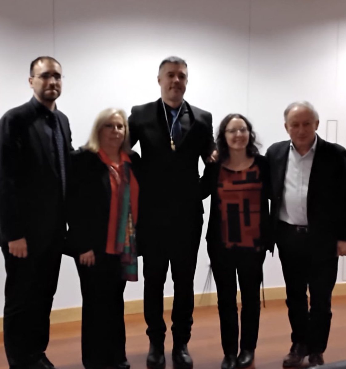 ¡Enhorabuena <a href="/DiazEsterri/">Jorge Díaz-Esterri</a>! Investigador de nuestro grupo en <a href="/EducacionUNED/">Facultad de Educación de la UNED</a> 

Nuevo doctor de <a href="/eiduned/">EIDUNED</a> 🎓realizando una gran lectura de tesis 📚😃👏🏻👏🏻👏🏻👏🏻
