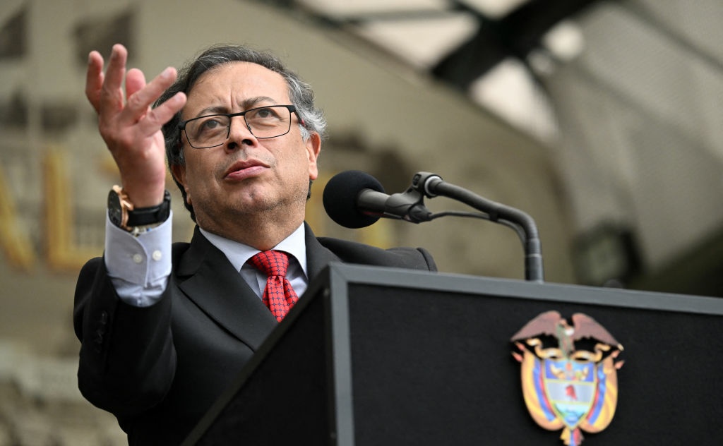 El presidente colombiano Gustavo Petro:

 Estados Unidos no gestiona nuestra política exterior... En Palestina hay un genocidio y Netanyahu lo está cometiendo;  Denunciarlo no es antisemitismo, es simplemente humanidad.