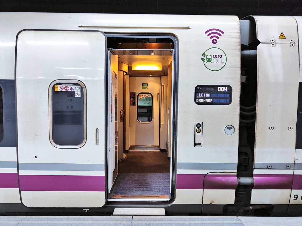 Arranca un fin de semana largo descubriendo una de las capitales del sur de España. Los nuevos trenes directos acercan Barcelona y Andalucía en unas 4 a 6 horas con muy buenos precios. La ida a Córdoba con <a href="/Renfe/">Renfe</a> en 4h 35min.

#DeProntoCórdoba
#DeProntoAndalucía
#VisjesEnTren