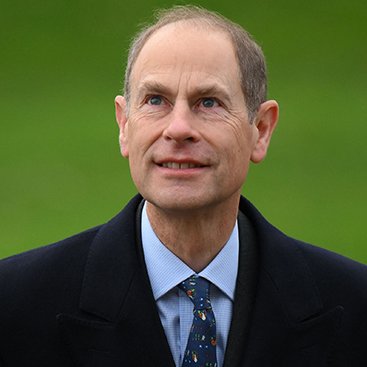 Wishing a very happy 60th birthday to the absolutely wonderful Prince Edward, the Duke of Edinburgh. His hard work, dedication and love for his family are an inspiration to so many ❤️🎂🎉🎆

#PrinceEdward #TheDukeofEdinburgh #TheEdinburghs #RoyalFamily ✨