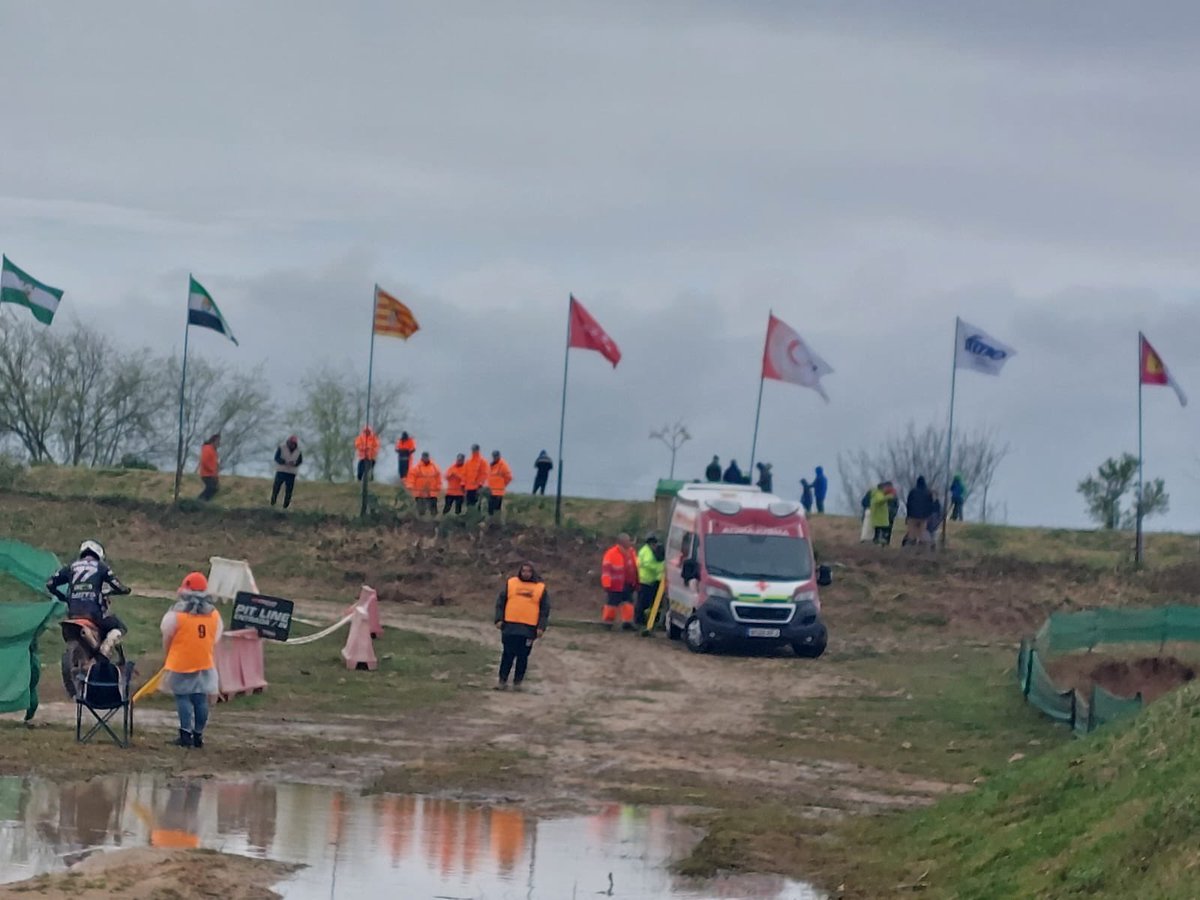 [#PreventivosCruzRoja]
El Campeonato de España de Motocross ha llegado este fin de semana a Montearagón y allí está el voluntariado de Socorros👏🏻👏🏻👏🏻