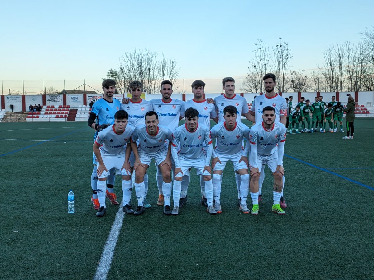 FINAL en el Setefilla. Victoria (3-1) del <a href="/LoraCFOficial/">LORACF</a> ante un buen <a href="/LaBarreraCF/">La Barrera C.F.</a> goles de <a href="/Jguerra6/">JNG</a> y #Nene (2) partido intenso y de poder a poder de los de #AlfonsoLozano ENHORABUENA y q siga la racha! 💪💪

#LaIlusiónDeVolver #VamosLora ❤️⚪❤️