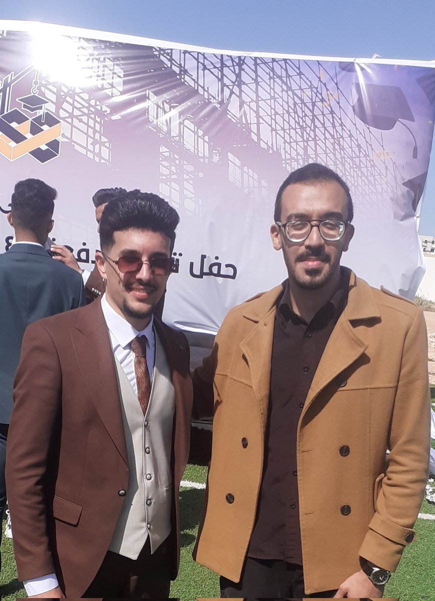 SIK775's tweet photo. الف الف مبروك لصديقي الخريج باش مهندس @AhmedBenal2000
#CE88 https://t.co/YfljGMezwO