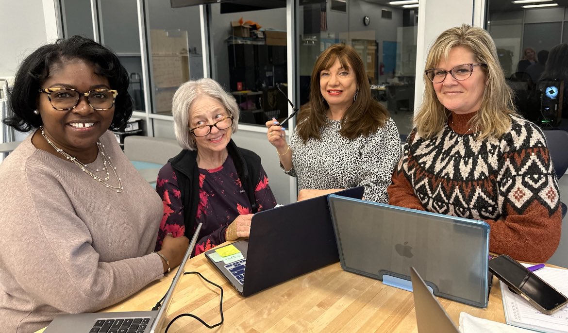 tch2makeadiff's tweet photo. Productive Saturday with #LFNJ Connecting with colleagues. Feeling fulfilled and inspired 📈🧠‼️
Bobbie Felip
@DrMBEdmunds @SwiftSpeaking 
Missing @rseitel 
#LearningForward https://t.co/wnXc6Km35T