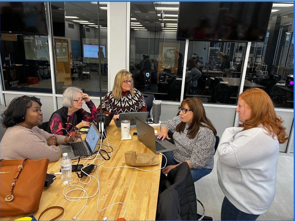 tch2makeadiff's tweet photo. Productive Saturday with #LFNJ Connecting with colleagues. Feeling fulfilled and inspired 📈🧠‼️
Bobbie Felip
@DrMBEdmunds @SwiftSpeaking 
Missing @rseitel 
#LearningForward https://t.co/wnXc6Km35T