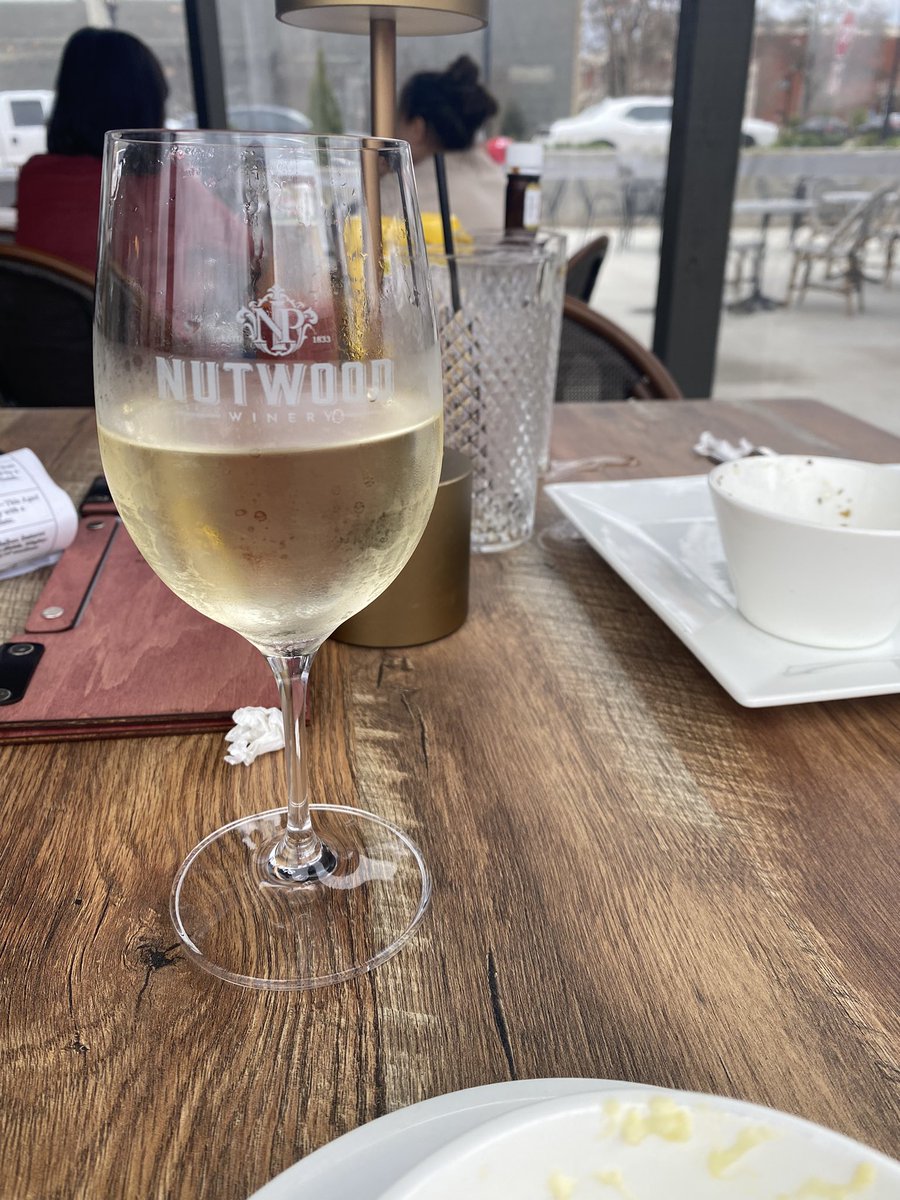 matmandesigns's tweet photo. Taking the weekend off to support some local businesses. Enjoying a glass of wine and a burger at Nutwood Winery (300 Main St LaGrange GA).
#supportlocalbusiness #smallbiz #LagrangeGa https://t.co/qVJo9E3f6x