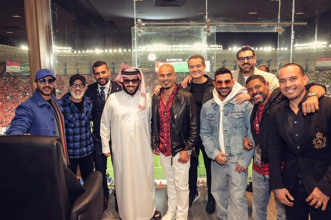 Aserasorat12's tweet photo. #ارض_اللوا 
📌كان فيه راجل في قريش اسمه النضر ابن الحارث
الراجل دا كان غني ومعه فوس وكان بيتاجر ويروح بلاد فارس والعراق
فلما لقي الناس بيستمعوا لكلام سيدنا النبي ﷺ ويسمعوا القرآن عمل خطة جهنمية راح جايب معاه شوية مغنيات ورقاصات وكان  يخليهم يحولوا وجه الناس من عند النبيﷺ
3/1 https://t.co/gNnrsW8iQy