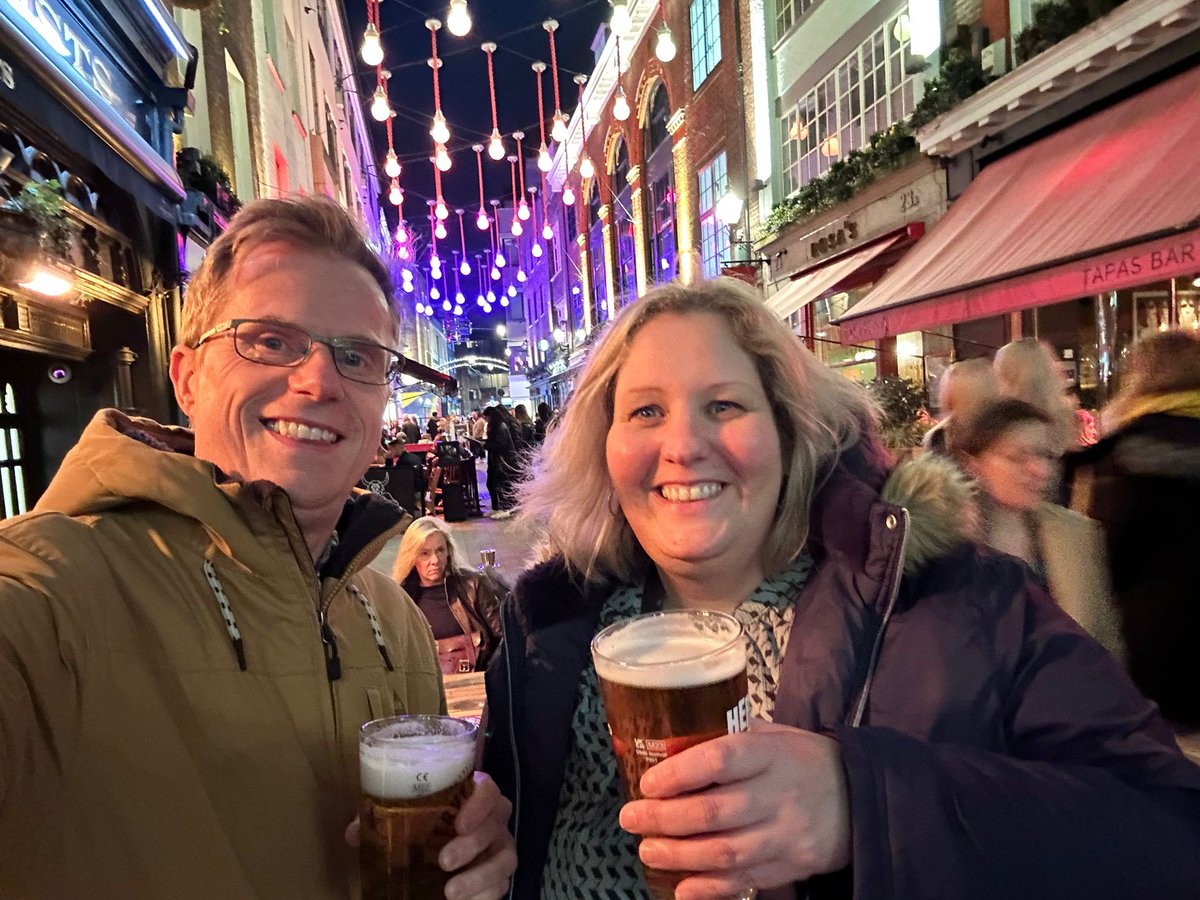 HRWW24k06x's tweet photo. An incredible afternoon at @Macbeth_theshow, followed by a night in Carnaby Steet. Proper swoon moment to see Ralph Fiennes on stage! https://t.co/HMv443Lt93
