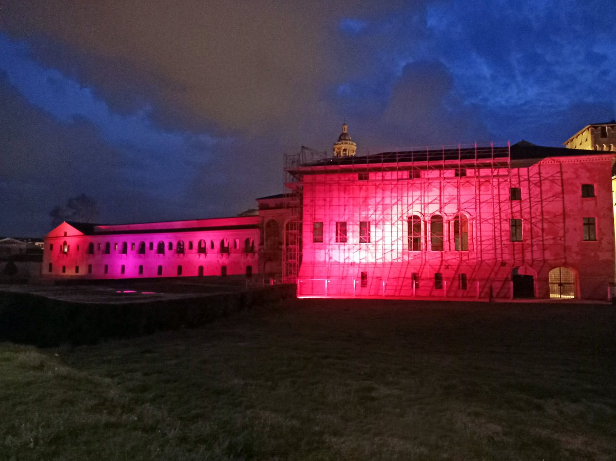 Prosegue la staffetta che colora di rosa i musei italiani a sostegno di #KomenItalia, in collaborazione con il @MiC_Italia. Oggi @PalazzoDucaleMN, @MuNDAMuseo e @VillaGiuliaRm si illuminano di rosa per promuovere la #Prevenzione e la tutela della #salutefemminile.