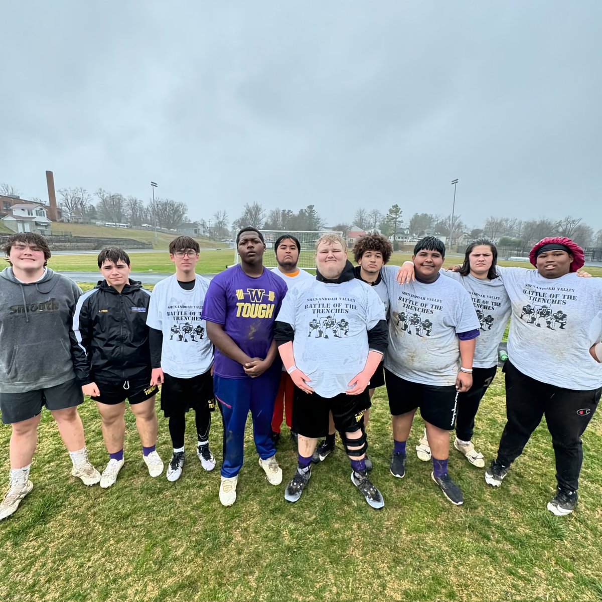 BoroFootballVA's tweet photo. BATTLE OF THE TRENCHES
Early morning. 40 degrees. Wind. Rain.
And these dudes went to work!
Can’t wait for the next session in a couple weeks 👊💪🤘
Shirts: @smoothathletics
#lineman #oline #dline #football #biguglies #thehogs #waynesboro #shenandoahvalley #virginia https://t.co/XbjBvpIcDa