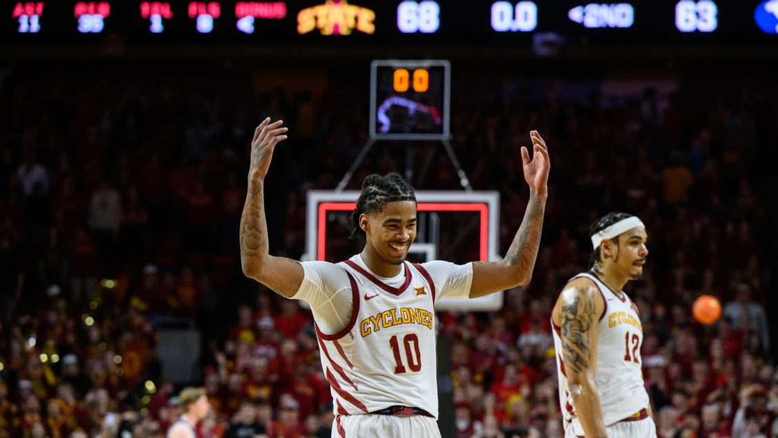 clones2thebone's tweet image. Bro lost all his swag when he started wearing sleeves. #TakeItOff