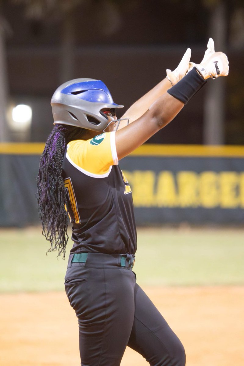 Jen_spence77's tweet image. Working on-Pushing the limits! Any base beyond 1st is always my goal. Learning to use my bat and my brain. Journey to greatness is constant.  Mastering the pressure of being dependable &amp;amp; constant. I'm that🦁! Not afraid of hard work..even with this  challenging IB program!😩💪🏾💋