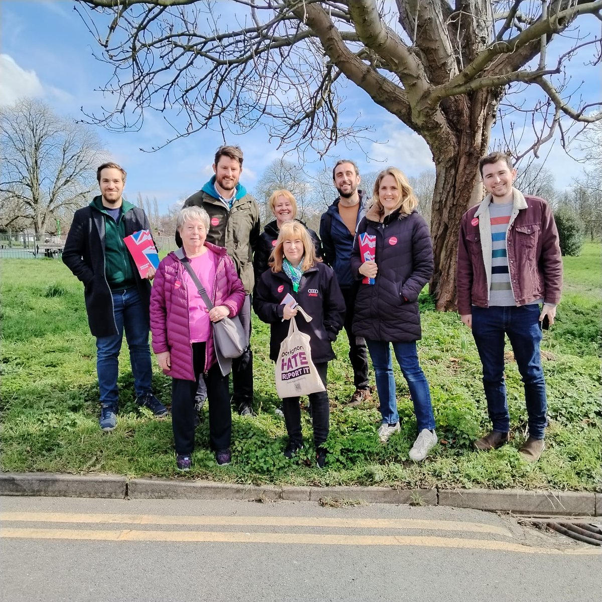 A huge thank you to @LabourCID activists for coming down to Hemel to campaign with me today, really appreciate it! #LabourDoorstep