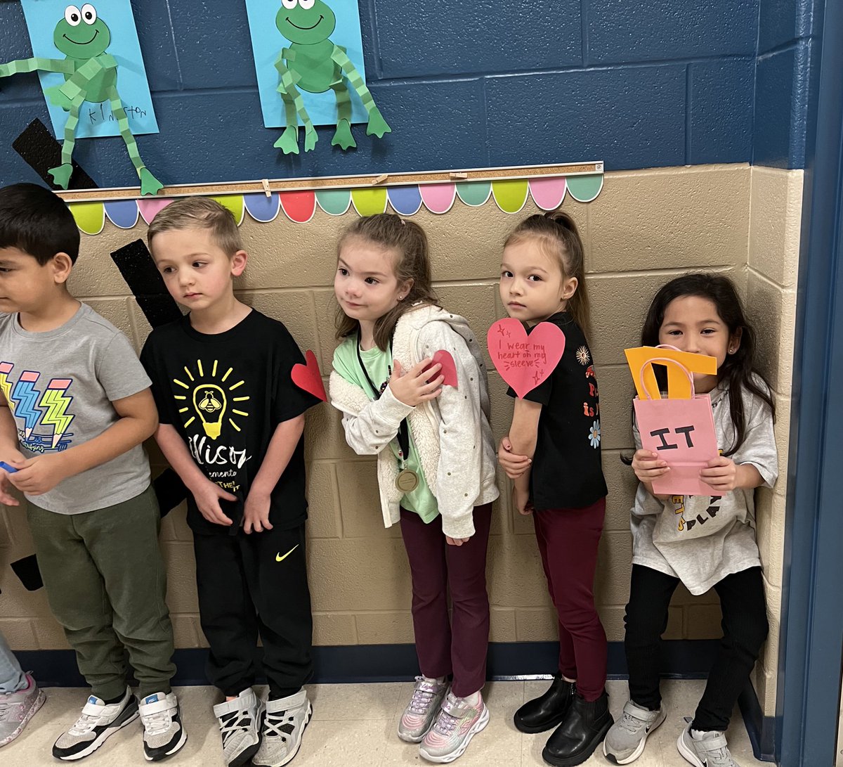 MsSandySalazar's tweet photo. Wrapped up #ReadAcrossAmerica Week with a new @NISDEllison tradition!
πβ€οΈπ #FigureItOutParade @NISD_ECE @nisdelemelar https://t.co/B472Jih31h