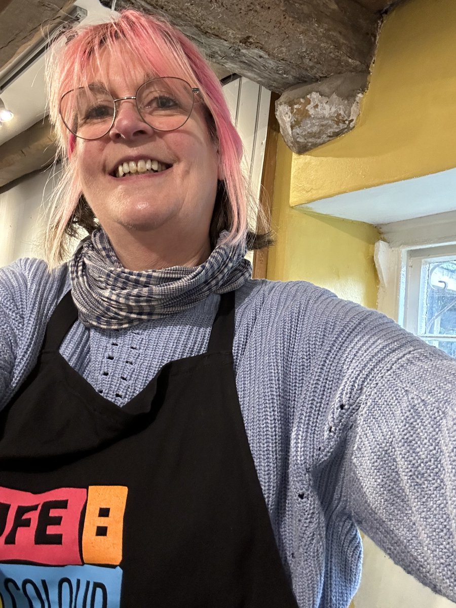 SaraMcKeeFRSA's tweet photo. And after several hours, Iโve got as much paint on me as on the walls. The Team looked on in dismay ๐พ๐พ
Making progress slowly. Who knew slapping paint on walls was so good for my mental health.
Opening Soon โCelf Palasโ
#Mindful #Art #LifeinFullColour ๐จ https://t.co/U4o8UEcKLy