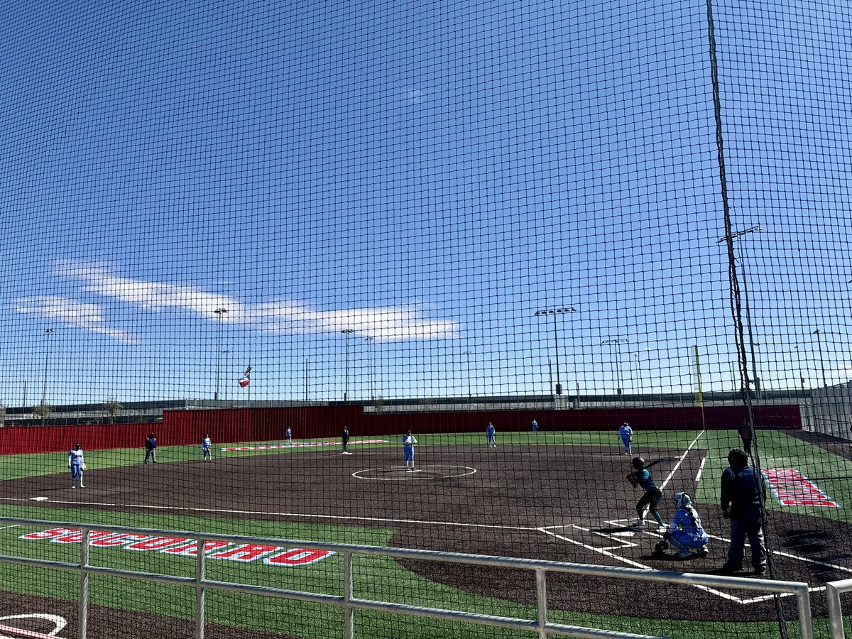 Great win for our varsity Softball team ! #TeamSISD #BulldogNation @LadyBulldogSB @Socorro_HS1