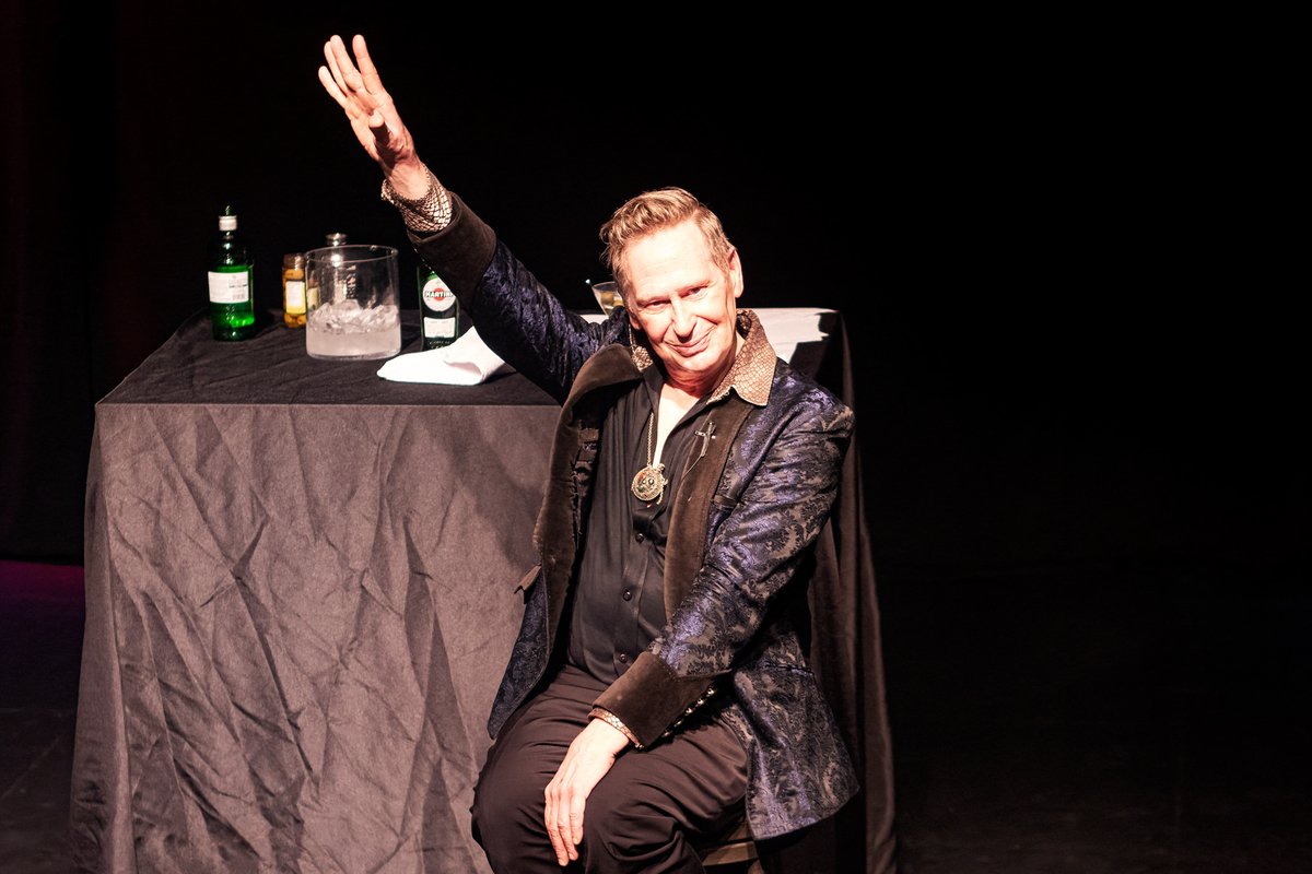 The unforgettable @ScottThompson_ takes the stage as #BuddyCole in King at The Theatre Centre. Looking devastatingly fabulous as always-- but someone had better buy that tablecloth an iron, and maybe a real bar for Buddy. :*)