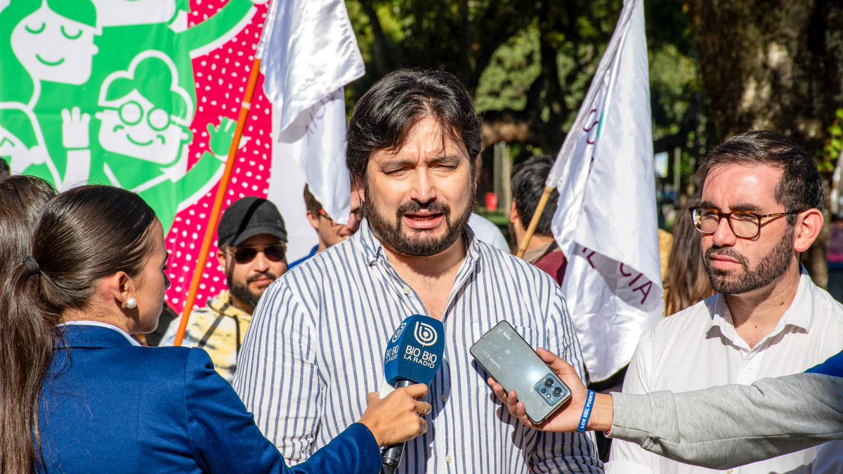 camiloriffo's tweet photo. Se oficializa el apoyo de Convergencia Social al movimiento Municipio Ciudadano para Concepción por unas primarias para la alcaldía. Un proyecto transformador y participativo, con ejes en la naturaleza, barrios, seguridad y una ciudad centrada en el bienestar de sus habitantes. https://t.co/tTMWrB5PD8