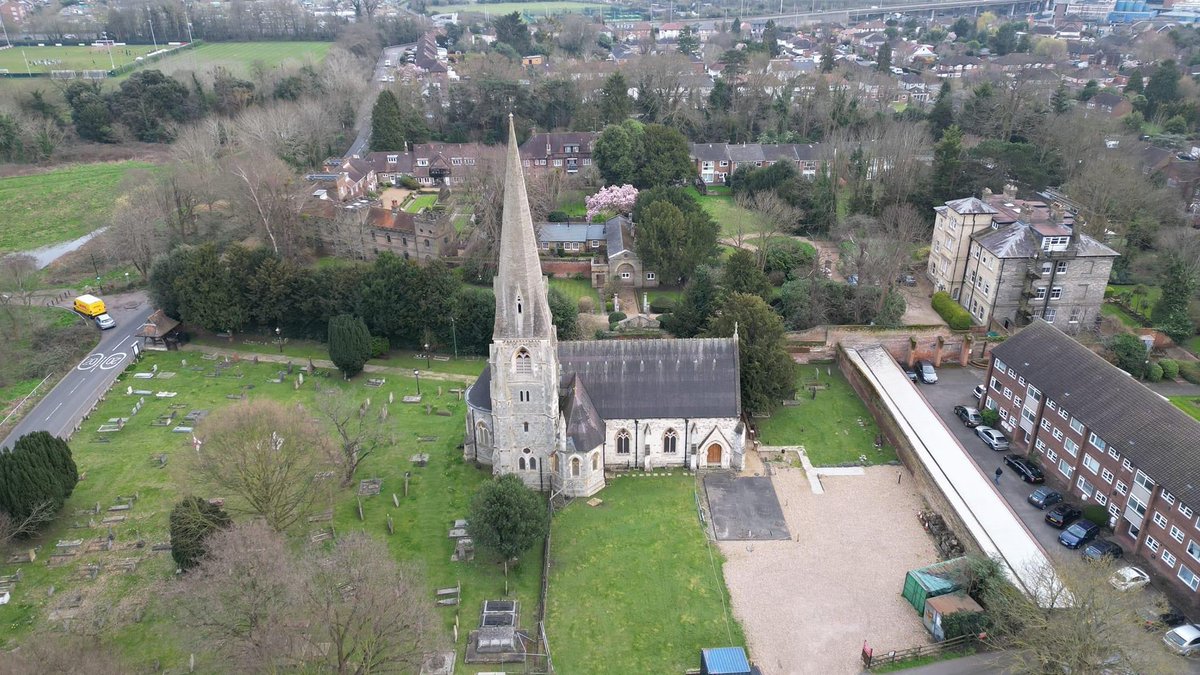 Great photos taken today of Hanworth Park House and St George’s church Hanworth. History links them both and both listed. This part of Hanworth has a number of historical buildings compared to other areas. We must look after them and hph must be saved.