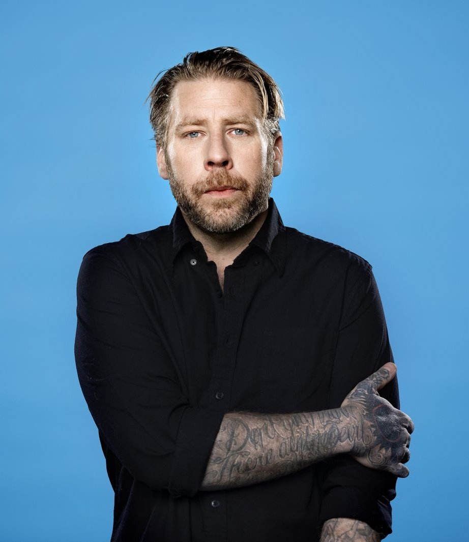 Svårt att släppa hur mycket Jay Smith ser ut som en AI-genererad mellanchef på kvällstidning. 

Krim- eller sportredaktion, absolut.