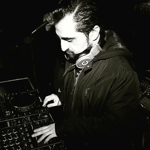 Muy feliz dia a todos los amigos y colegas! Por mas música! 
Dia mundial del Dj!!!

🎛️🎧🎚️🙌👏 #dj #musica #radio #radioshow #mixing