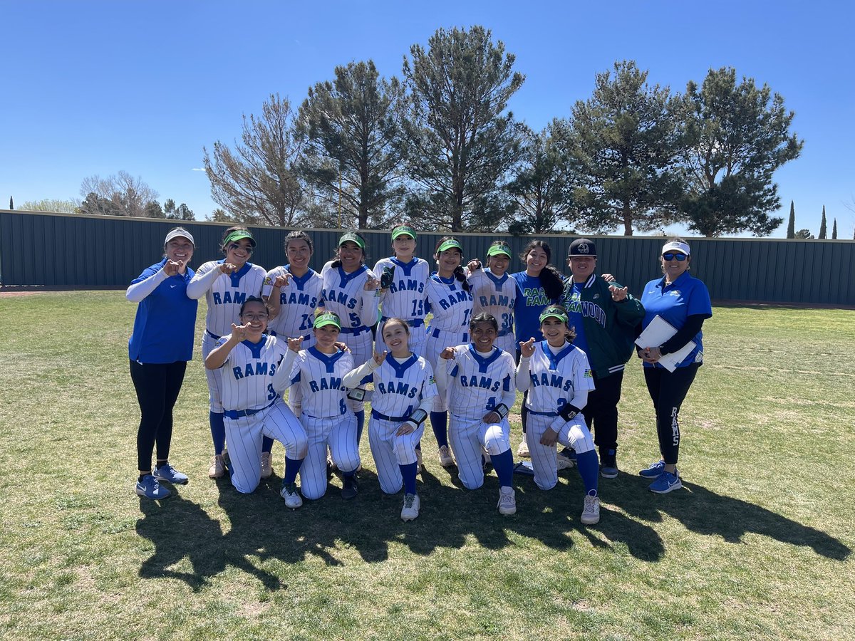 Congratulations to JV girls @mhs_sb for a 9-6 win over Eastlake. Way to GO! #HornsUp @MontwoodHS  🥎💚💙