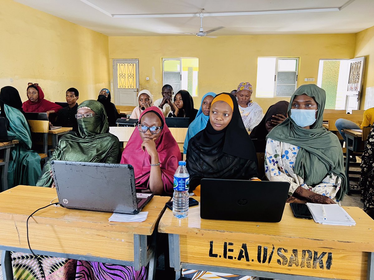 Week 9 of our #3MTT in-class session! 

Our Fellows at <a href="/YandyTech/">YandyTech Community</a> were honored to host our esteemed Kaduna State #3MTT Community Manager <a href="/Zaharau_Yunusa/">Zahra</a>.

It was an engaging conversation  that inspired the fellows which in turn gave them the opportunity to ask

1/2

<a href="/bosuntijani/">Dr. 'Bosun Tijani</a>