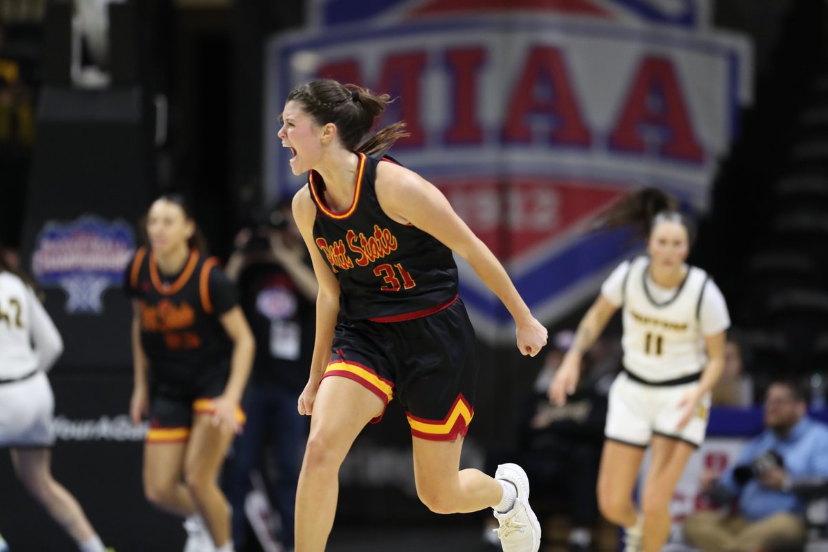TheMIAA's tweet photo. That 𝒘𝒊𝒏𝒏𝒊𝒏𝒈 feeling 🤌

@GorillasWBB x #MIAAmadness https://t.co/O8yP0sj0kR