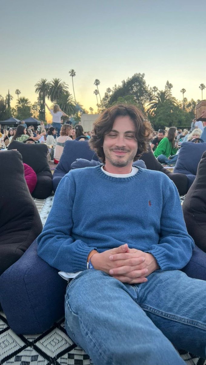 thatssohaute's tweet photo. he’s insanely beautiful https://t.co/QuyFf4WiJn