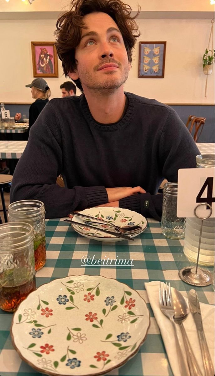 thatssohaute's tweet photo. he’s insanely beautiful https://t.co/QuyFf4WiJn
