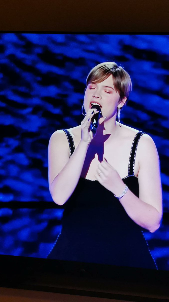 Punaise <a href="/thevoice_tf1/">The Voice ✌️</a>, arrêtez de toujours dire que c'est un titre de Sinéad O'Connor. C'est un titre de Prince ! <a href="/nikosaliagas/">Nikos Aliagas</a>
#TheVoice