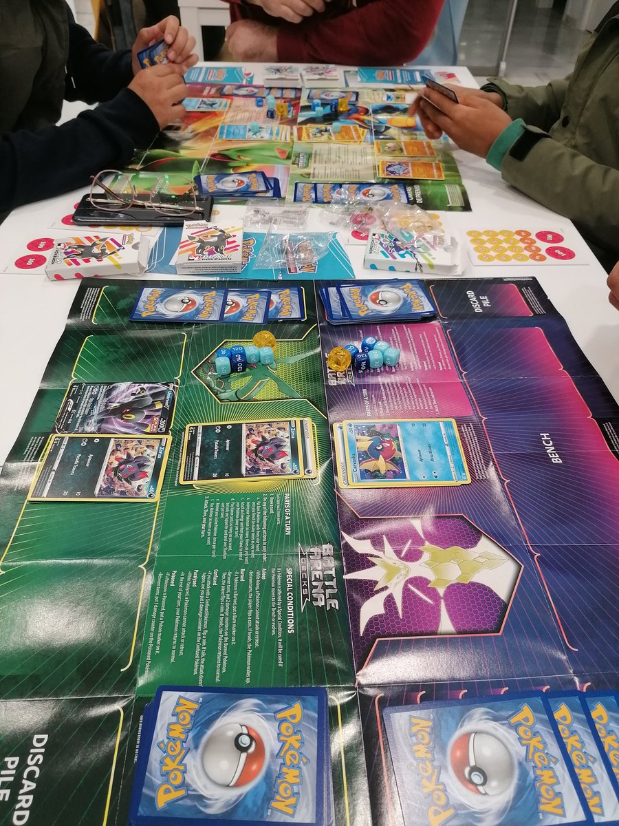 PokesaloonTCG's tweet photo. 4 han jugado esta tarde y se han ido con muchos regalitos https://t.co/EDPThzf3Vj