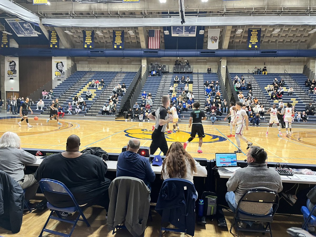 BlackHawkCollAD's tweet image. Final Men’s game today! 

NJCAA Region 4 Division II Men’s Basketball Midwest District B Championship at Rockford, IL.

Milwaukee Area vs Bryant &amp;amp; Stratton