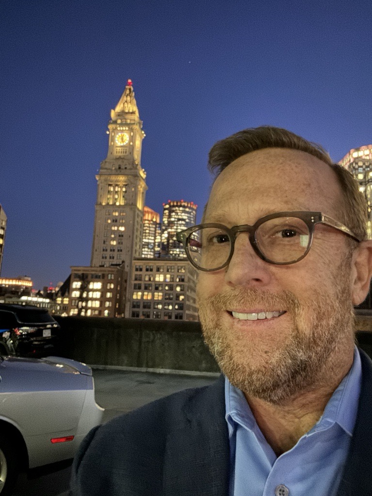 jimbuzgo's tweet photo. Spring forward! It’s time to move the clocks ahead for Daylight Saving Time. https://t.co/E3DEivkACe
