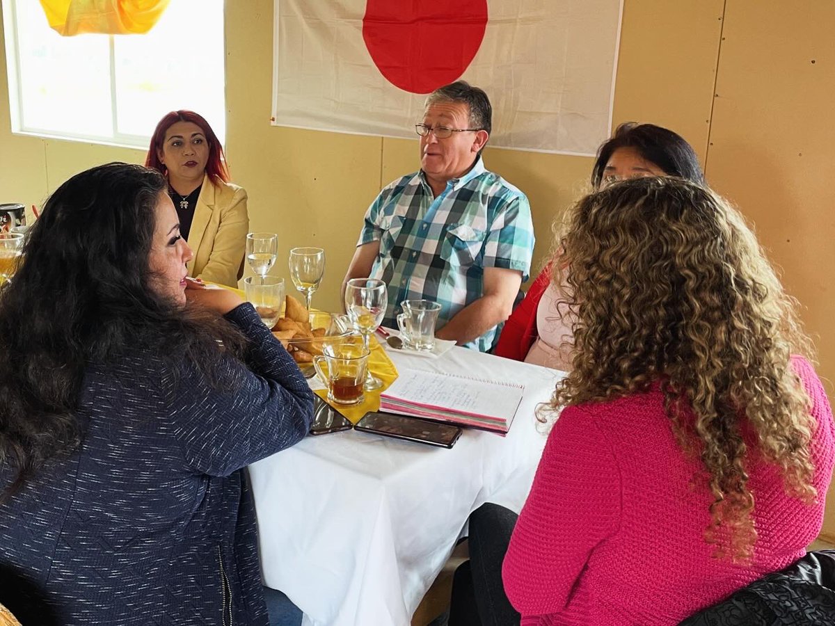 Mirasol_cl's tweet photo. Encuentro estratégico entre autoridades municipales y líderes comunitarios para impulsar el desarrollo local. Compromiso, colaboración y acciones concretas en pro de una comunidad más próspera. #DesarrolloLocal #ColaboraciónComunitaria 🏘️✨ https://t.co/SuReyUBY3o