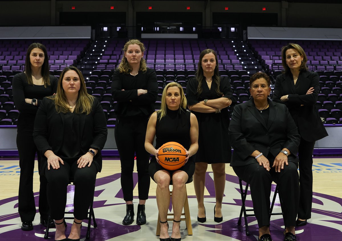 UAlbanySports's tweet photo. Colleen Mullen has fostered an environment full of strong women surrounding the @UAlbanyWBB program!

Read their group interview to get a closer look into this group of successful women ➡️ https://t.co/7wNb9xUMOh

#GreatWomenGreatDanes // #UAUKNOW https://t.co/zZ1B2B36GJ