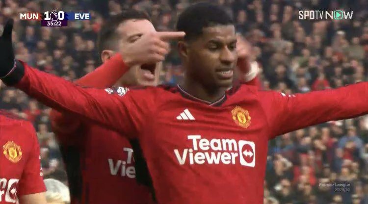 TrollFootball's tweet image. Rashford is so out of form that Dalot had to remind him of his celebration