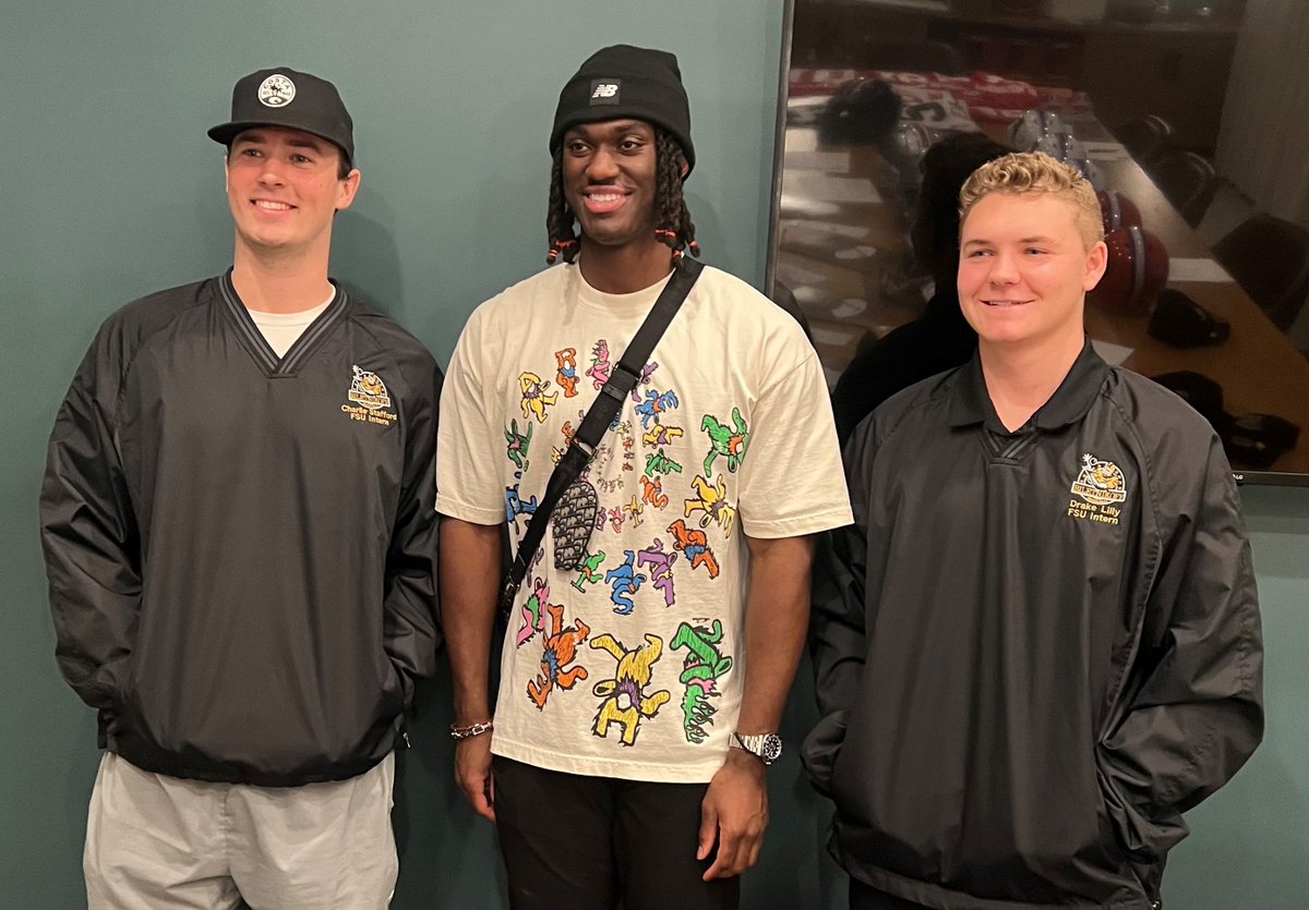 Biletnikoff Award FSU Sport Management interns Charlie Stafford (left) and Drake Lilly chat with 2023 Biletnikoff Award winner @MarvHarrisonJr in prep for tonight's 30th annual Biletnikoff Award Banquet attended by 600 patrons @OhioStateFB @BuckeyeNotes @MikeBasford_OSU